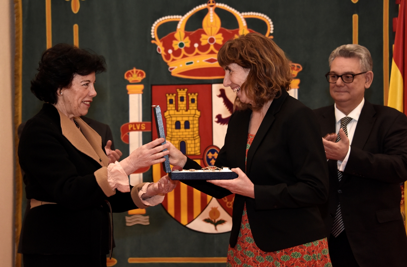Rosa Sensat rep la Placa d’Honor de l’Orde Civil d’Alfons X El Savi