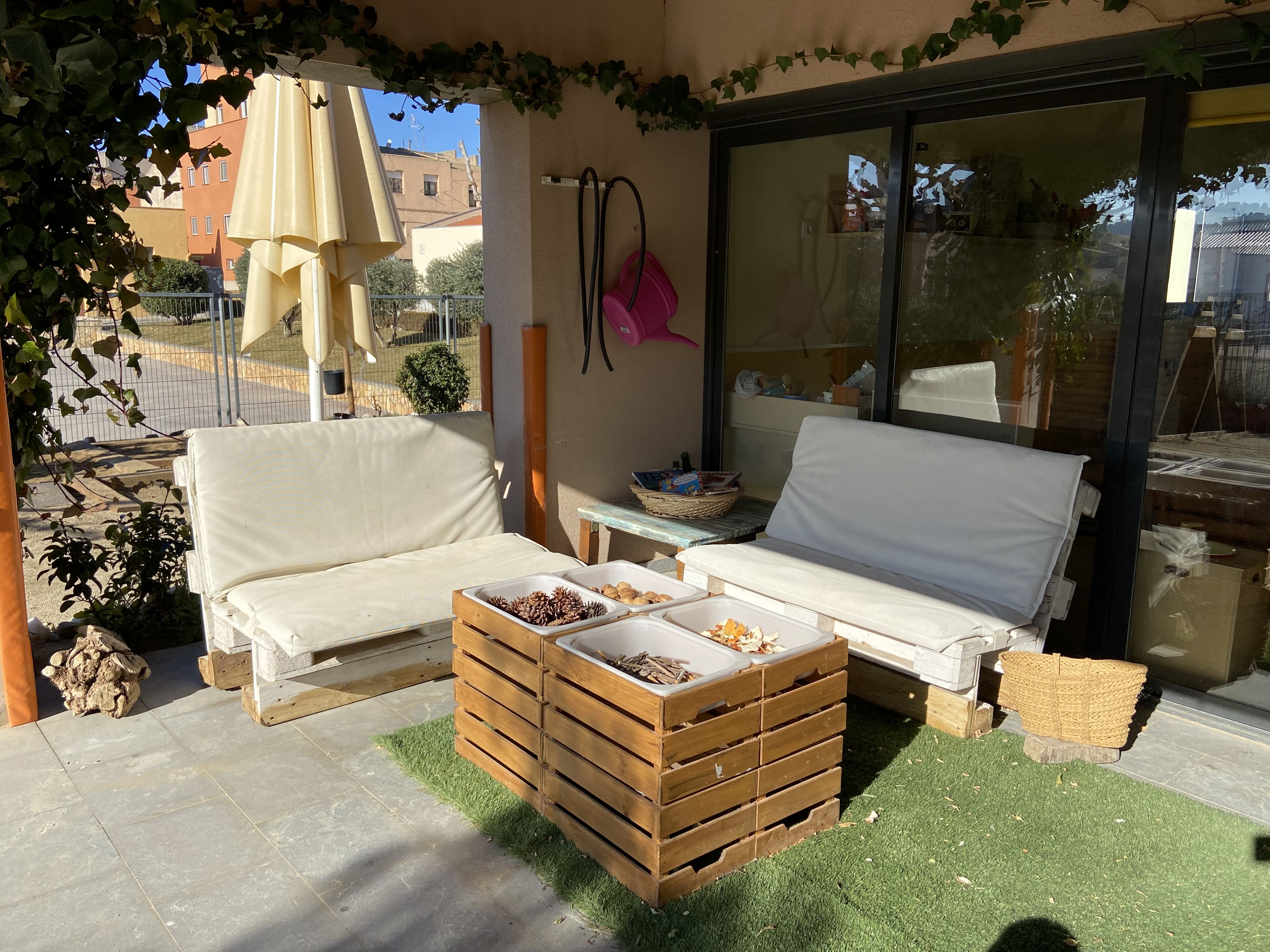 Zona de descans del jardí.