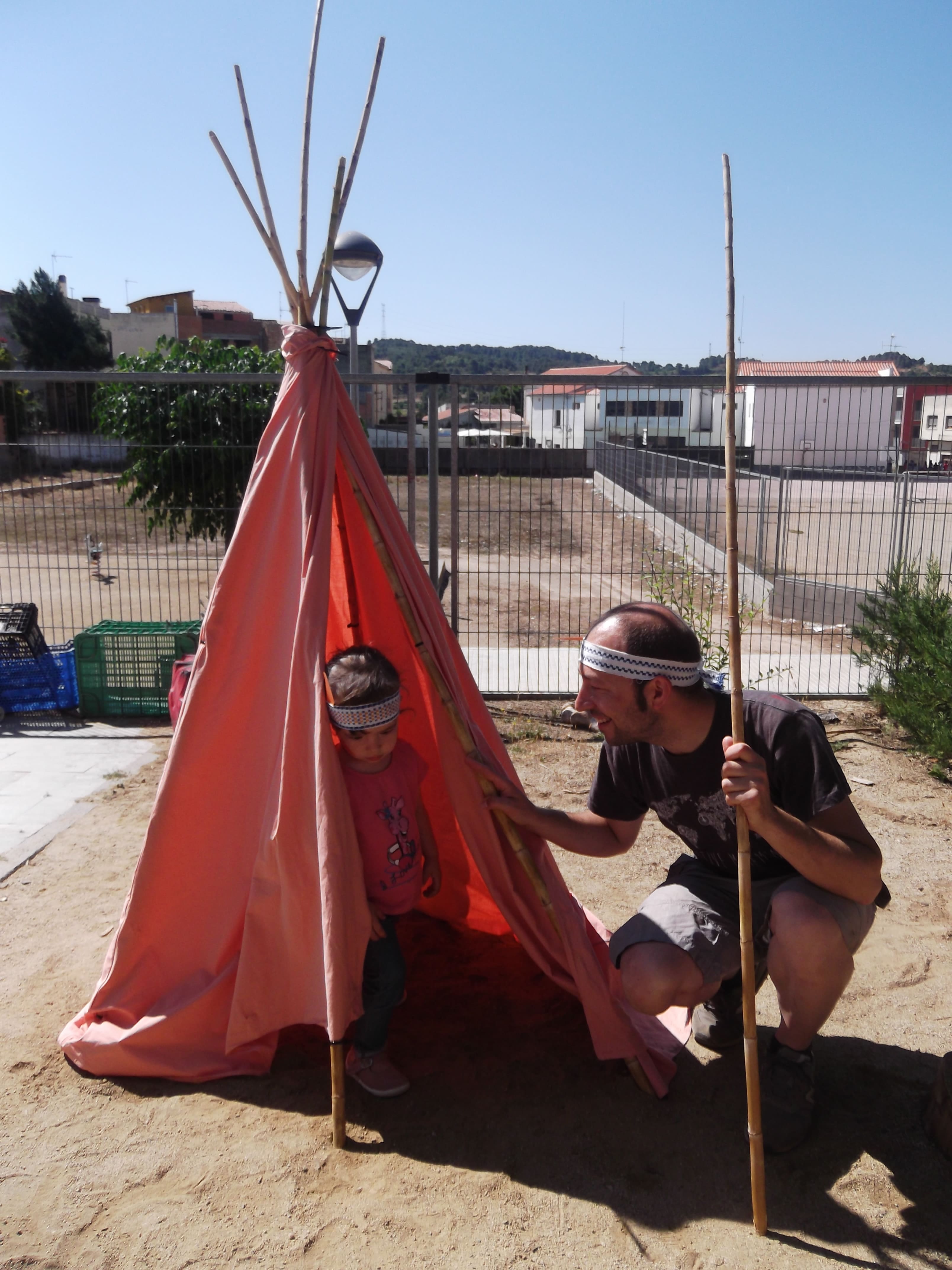 Tipi feta de canya i tela, per Josep Amill. Curs 2014-2015