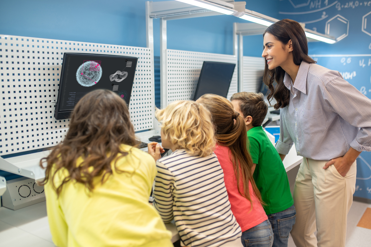 Recursos tecnològics i IA per a docents d’Educació Infantil, Primària i Secundària