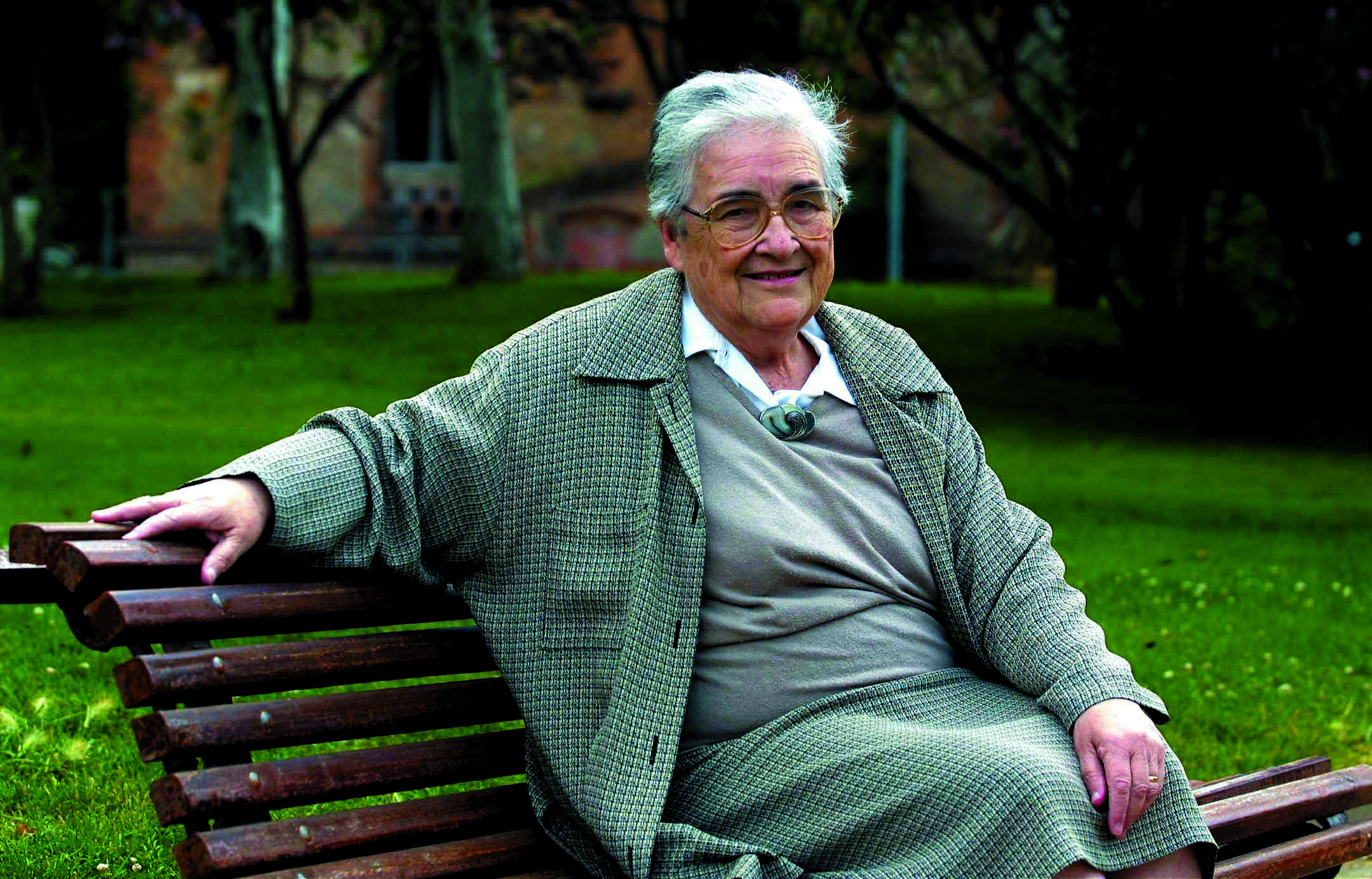 El Parlament ret homenatge a la pedagoga i política Marta Mata per ser una 