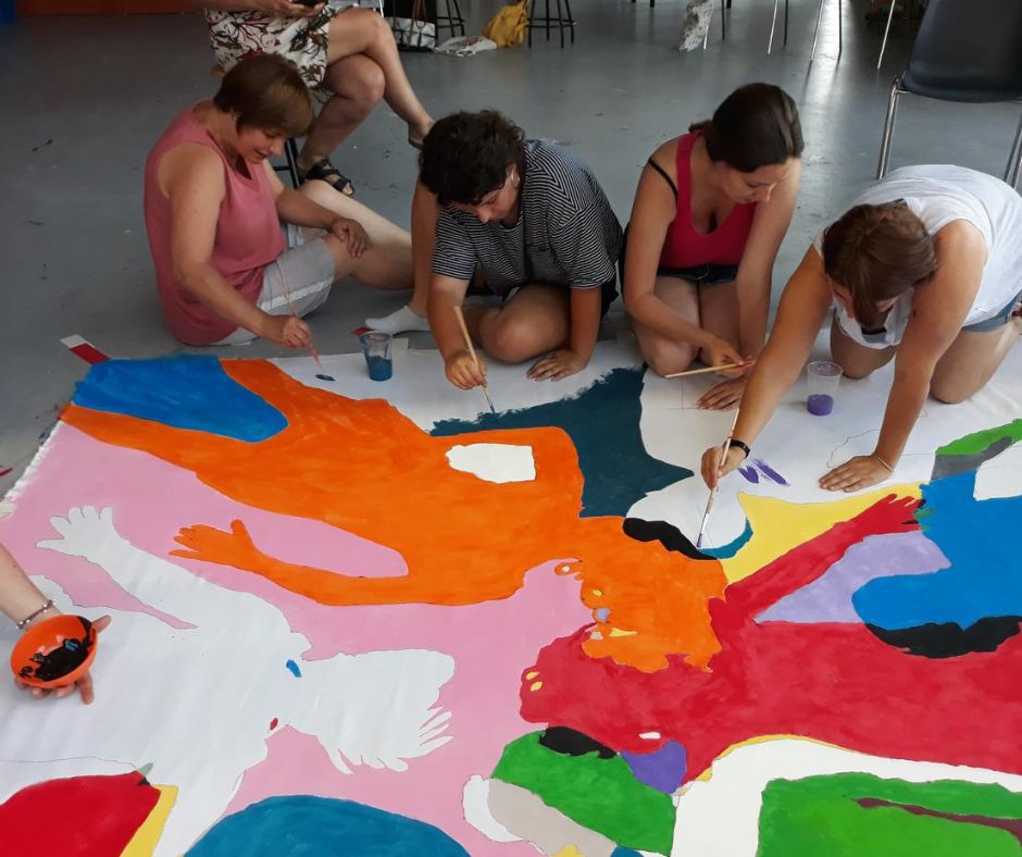 Creart i Rosa Sensat busquem 3 centres educatius de Barcelona per explorar l’art com a eina per a la justícia global (Programa de Formació Docent PLE)
