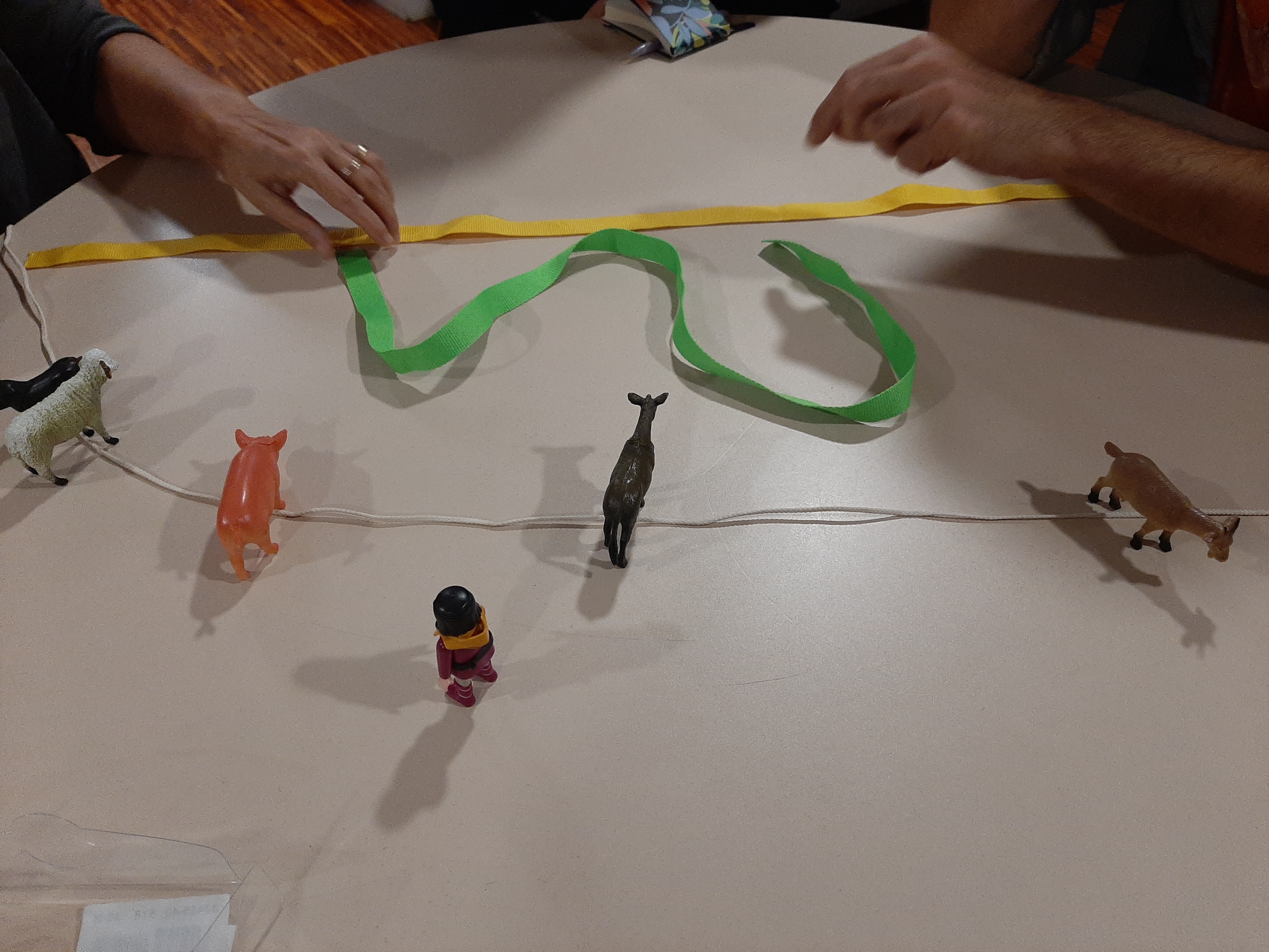 [20 gener] CAÀREM. Descobrim el nostre entorn amb la geometria (Línies, superfícies i volums a Educació infantil i cicle Inicial)