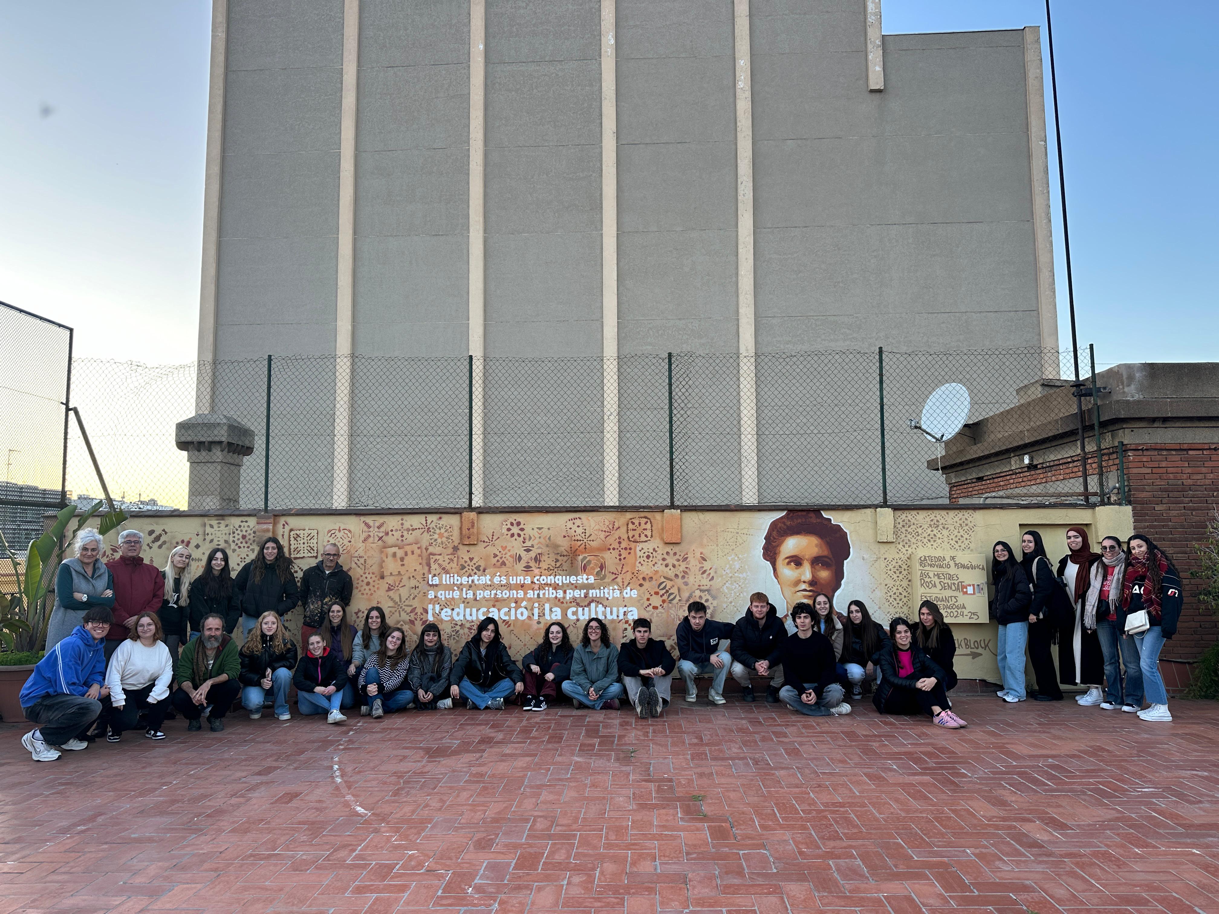 Un grup d’estudiants de Pedagogia de la UdG participen en l’acció “Pedagogia al Terrat”