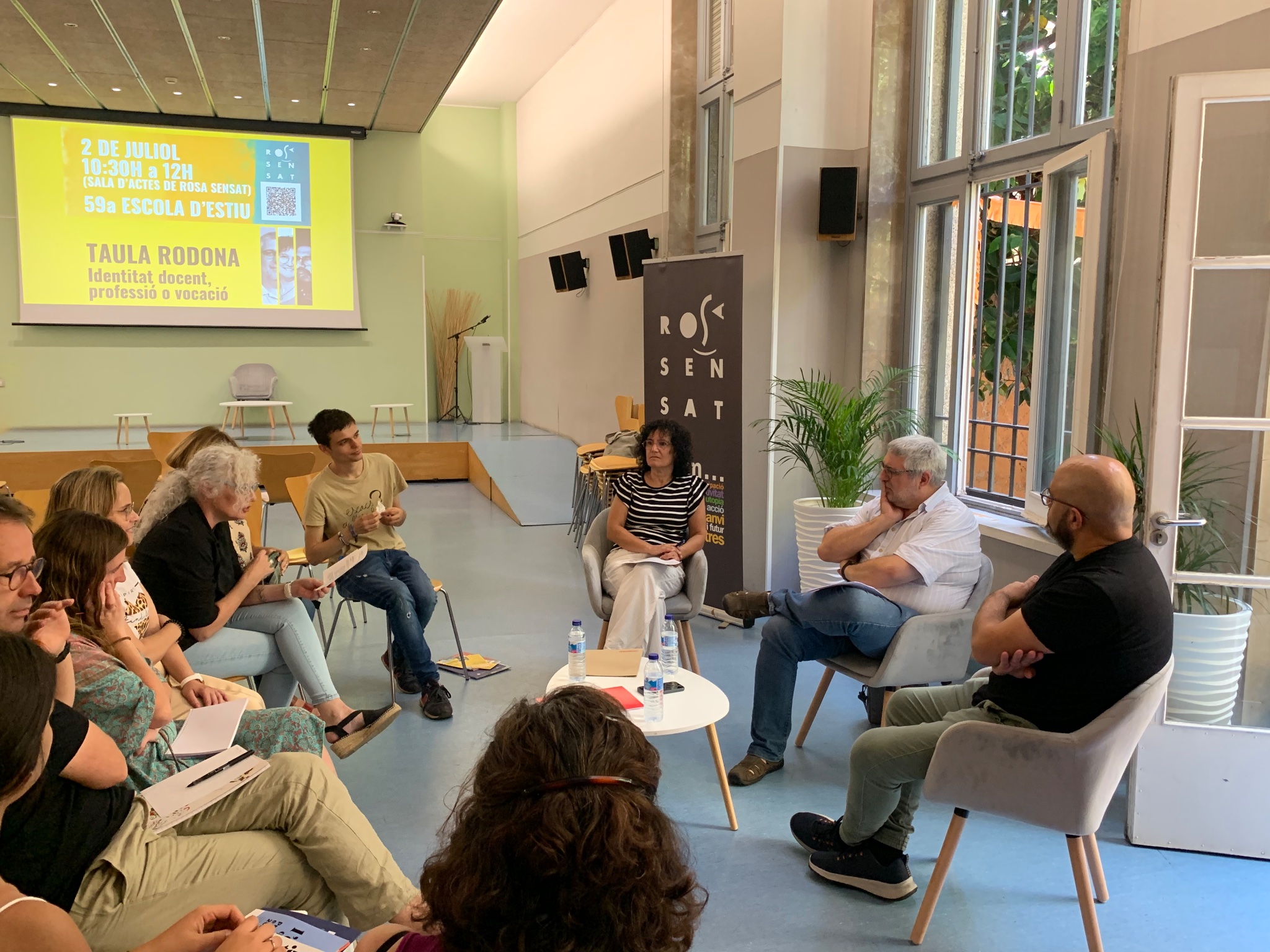TAULA RODONA. Identitat Docent: Professió o Vocació?