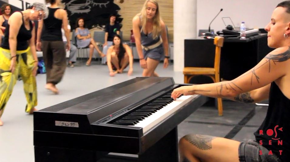 Actuació de Clara Peya a la 54a Escola d'Estiu