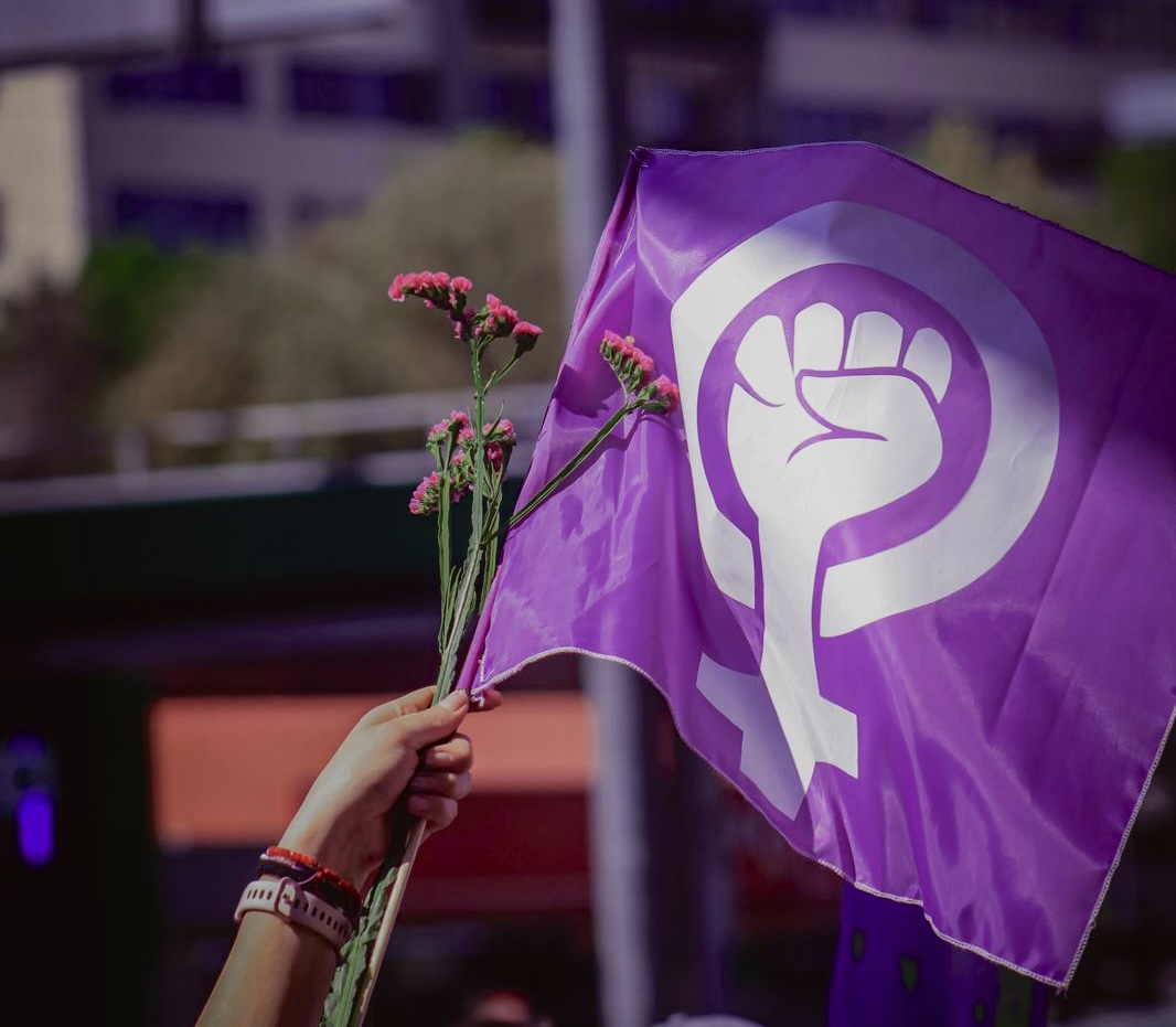 Reafirmem el nostre compromís de continuar treballant per integrar la perspectiva de gènere en la pràctica docent