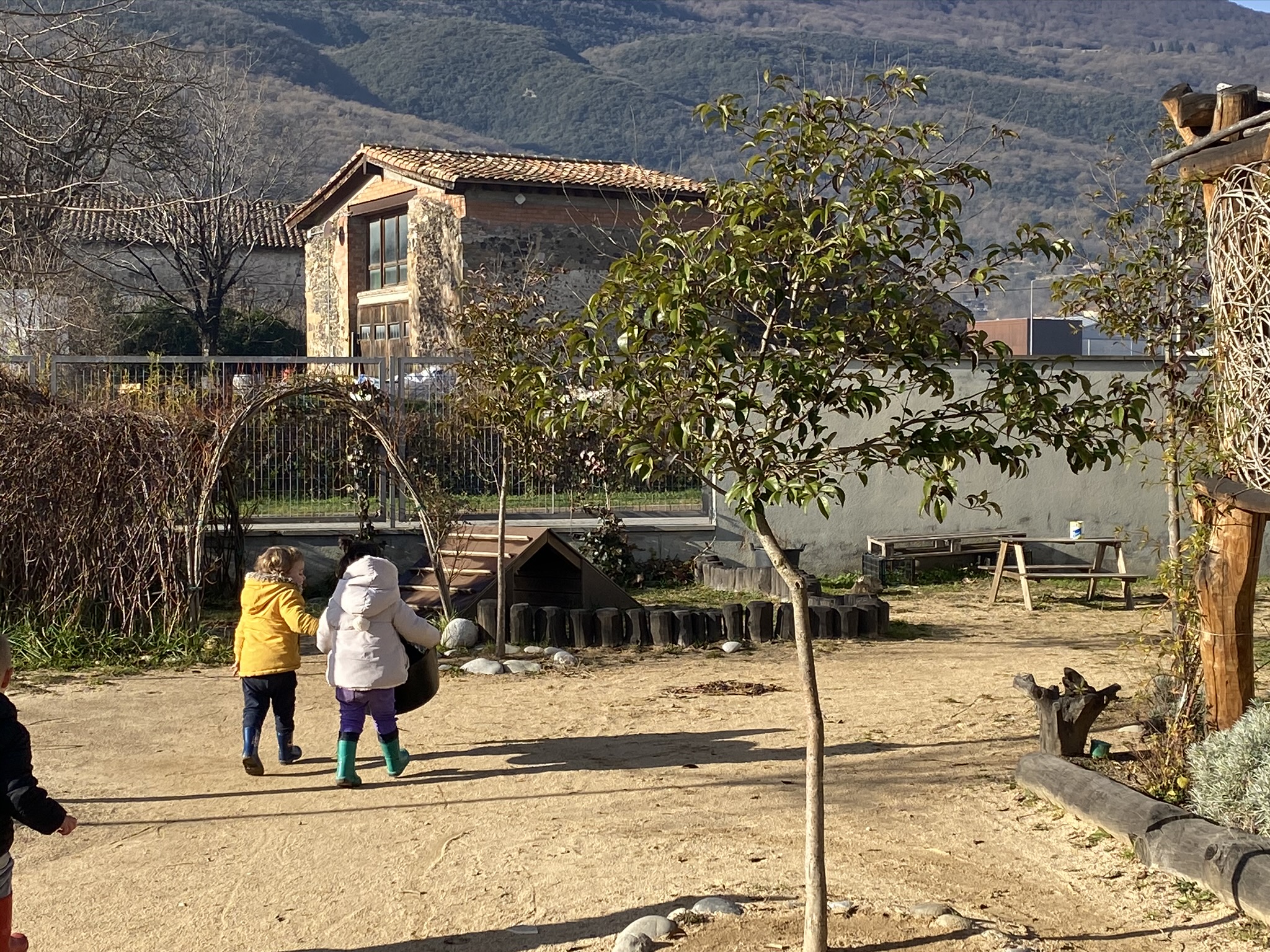 Educar de 0 a 6 anys. La natura en els espais de la petita infància com a oportunitat