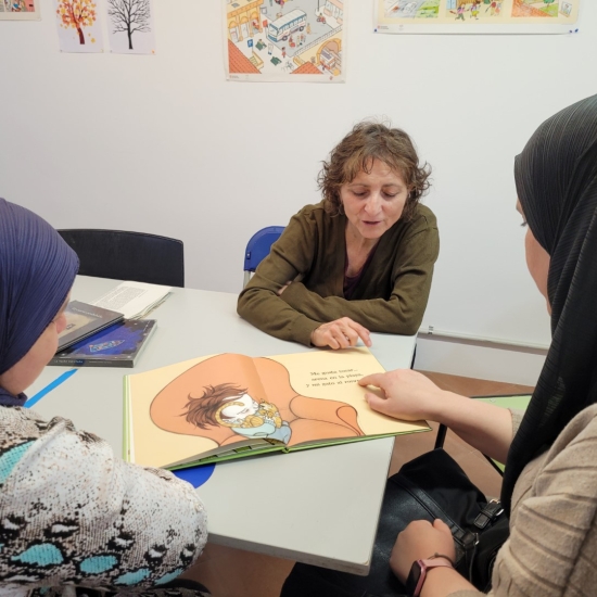 Dones i infants: Compartim lectures